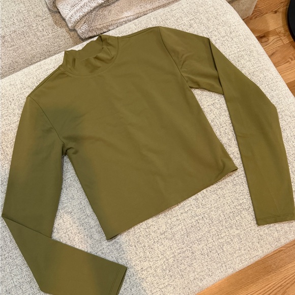 Babaton Aritzia Olive Mock Neck Long Sleeve Crop Top - Picture 1 of 3